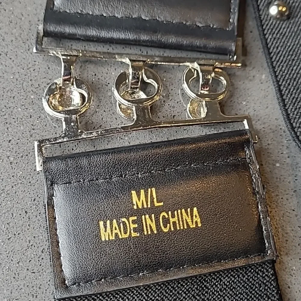 M/L Streatch belt with silver studs and clasp closure